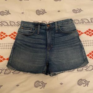Madewell’s The Perfect Jean Short. Size 29